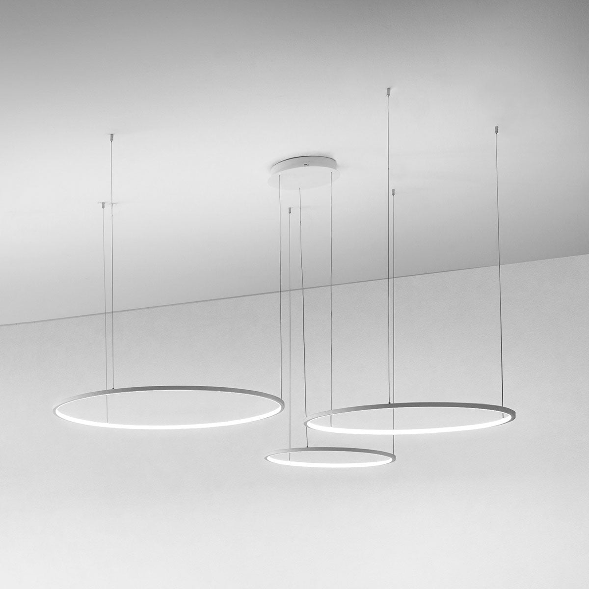 GEALUCE Montatura in alluminio satinato bianco. Diffusore in silicone bianco opale LED ERIKA 3 LUCI GEALUCE Montatura in alluminio satinato bianco. Diffusore in silicone bianco opale LED ERIKA 3 LUCI